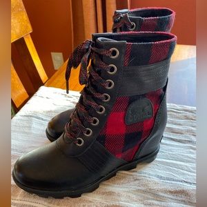 Women’s Sorel Joan of Arc Lexi Wedge Plaid Boots Size 8